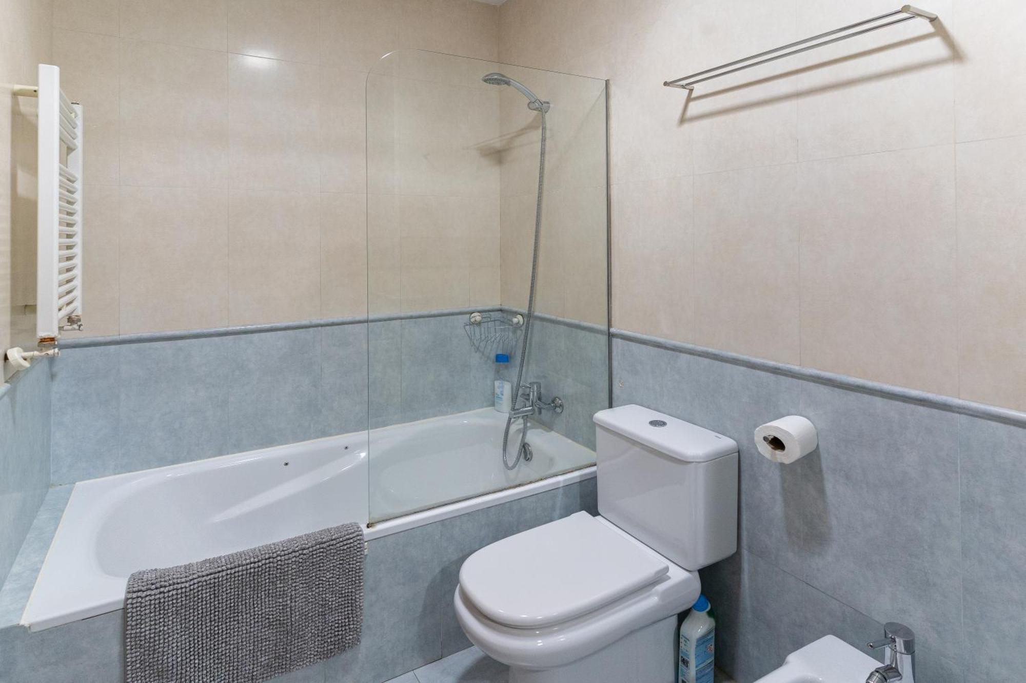 Centrico Apartamento Con Terraza Barcelona Luaran gambar